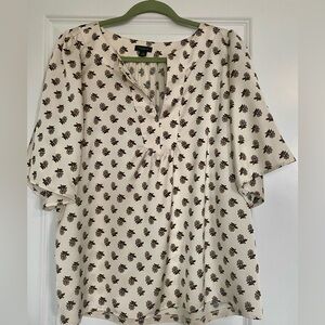 Ann Taylor XL top
Cream with brown gold purple flower print
Short sleeve top